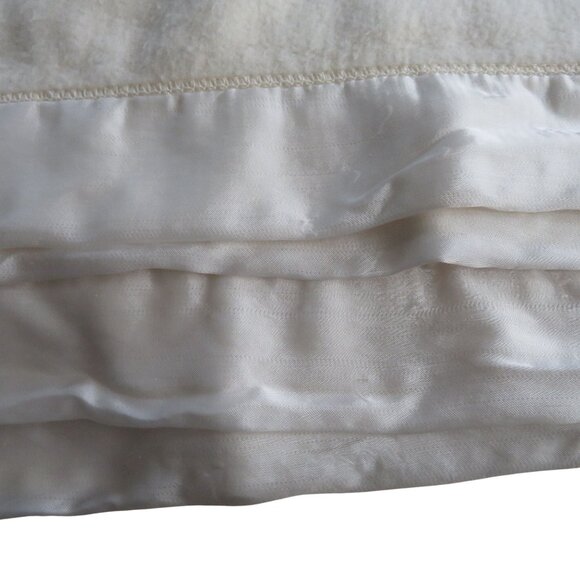 Vintage Fieldcrest Cannon Twin Acrylic Blanket Satin Trim 76"x84" Cream USA Made - Picture 8 of 8
